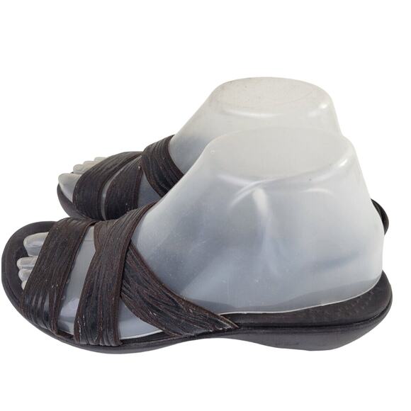 Crocs Brown Textured Zebra Print Strappy Slip On Sandals Women's Sz 7 - Picture 1 of 10